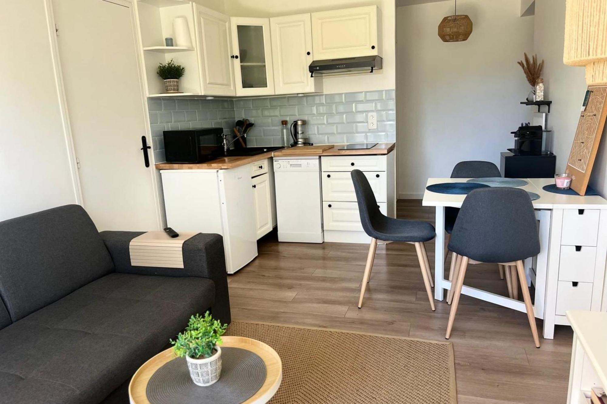 37m With Terrace And Garden Near The Sea * Cabourg